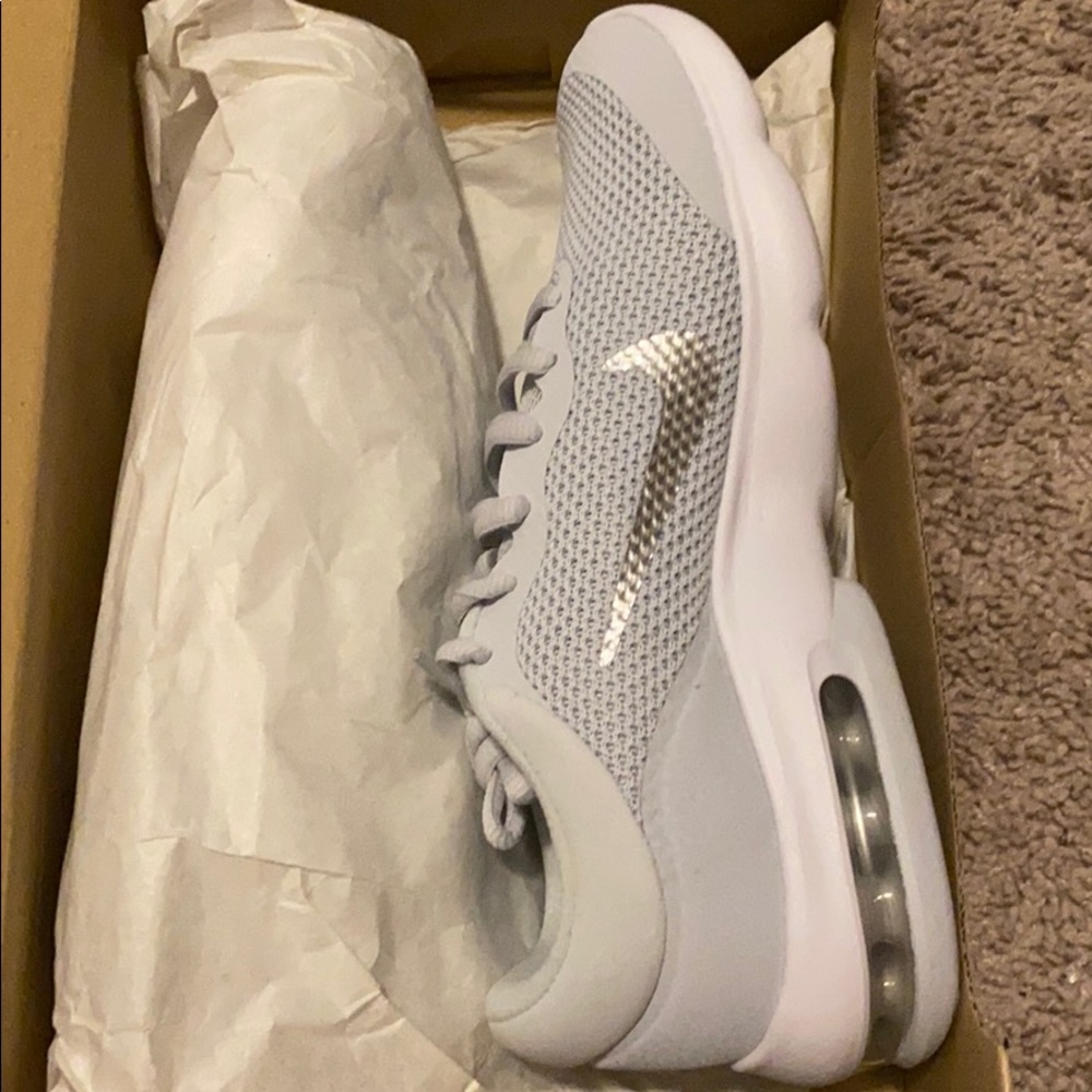 Nike Air Max Advantage - brand new